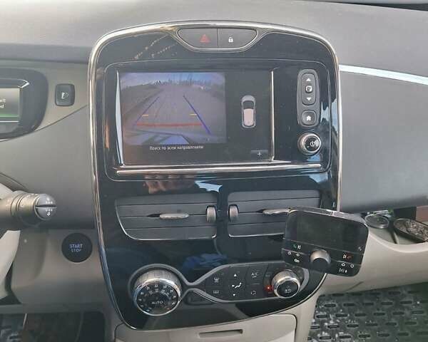 Серый Рено Зое, объемом двигателя 0 л и пробегом 86 тыс. км за 7700 $, фото 1 на Automoto.ua