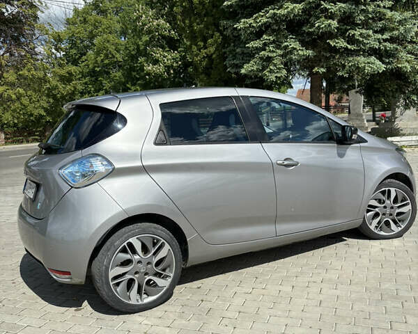 Серый Рено Зое, объемом двигателя 0 л и пробегом 94 тыс. км за 8300 $, фото 1 на Automoto.ua