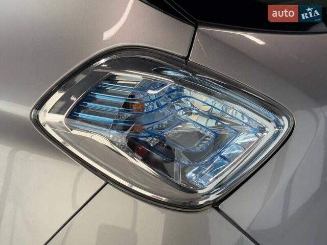 Серый Рено Зое, объемом двигателя 0 л и пробегом 61 тыс. км за 7300 $, фото 39 на Automoto.ua