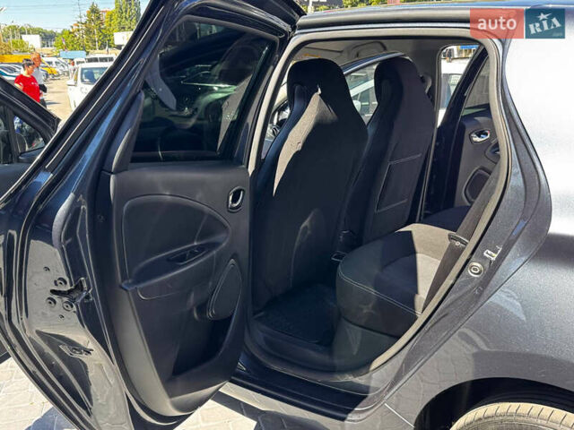 Серый Рено Зое, объемом двигателя 0 л и пробегом 127 тыс. км за 8900 $, фото 12 на Automoto.ua