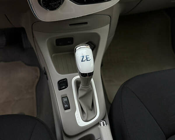 Сірий Рено Зое, об'ємом двигуна 0 л та пробігом 115 тис. км за 6499 $, фото 12 на Automoto.ua