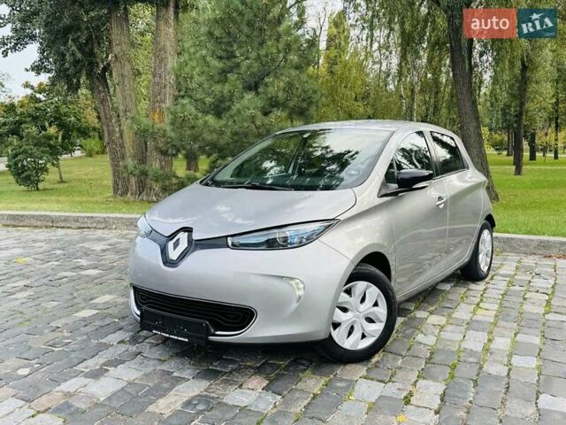 Серый Рено Зое, объемом двигателя 0 л и пробегом 85 тыс. км за 8444 $, фото 3 на Automoto.ua