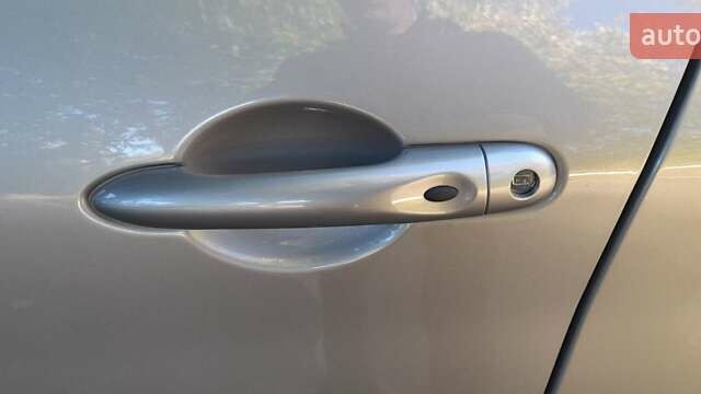 Серый Рено Зое, объемом двигателя 0 л и пробегом 80 тыс. км за 7200 $, фото 13 на Automoto.ua