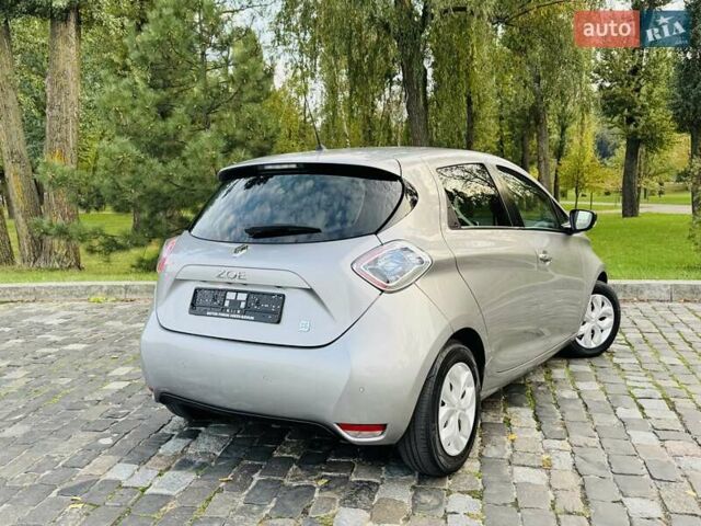 Серый Рено Зое, объемом двигателя 0 л и пробегом 85 тыс. км за 8444 $, фото 38 на Automoto.ua