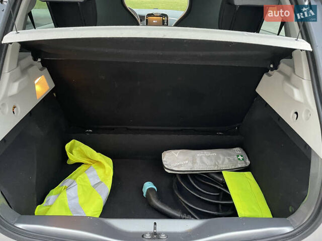 Сірий Рено Зое, об'ємом двигуна 0 л та пробігом 91 тис. км за 6999 $, фото 26 на Automoto.ua