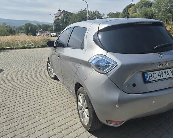 Серый Рено Зое, объемом двигателя 0 л и пробегом 96 тыс. км за 7700 $, фото 7 на Automoto.ua