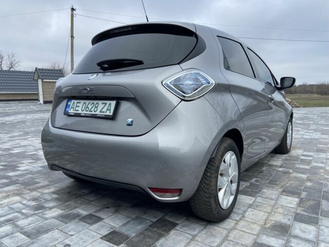 Серый Рено Зое, объемом двигателя 0 л и пробегом 142 тыс. км за 9000 $, фото 9 на Automoto.ua