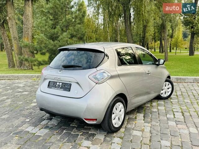 Серый Рено Зое, объемом двигателя 0 л и пробегом 85 тыс. км за 8444 $, фото 40 на Automoto.ua