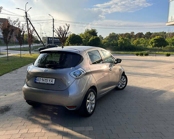Серый Рено Зое, объемом двигателя 0 л и пробегом 125 тыс. км за 7500 $, фото 7 на Automoto.ua