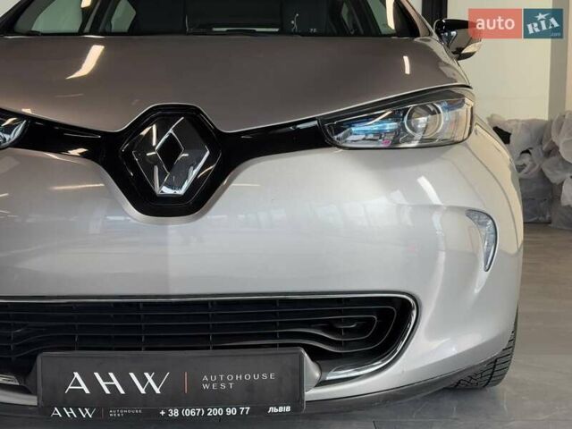 Серый Рено Зое, объемом двигателя 0 л и пробегом 61 тыс. км за 7300 $, фото 3 на Automoto.ua