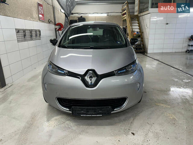 Серый Рено Зое, объемом двигателя 0 л и пробегом 47 тыс. км за 4450 $, фото 1 на Automoto.ua