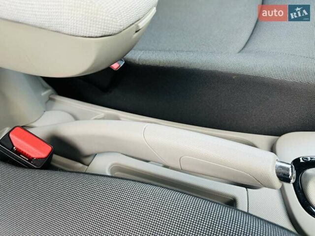 Серый Рено Зое, объемом двигателя 0 л и пробегом 85 тыс. км за 8444 $, фото 113 на Automoto.ua