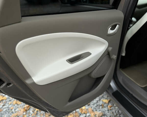 Сірий Рено Зое, об'ємом двигуна 0 л та пробігом 115 тис. км за 6499 $, фото 27 на Automoto.ua