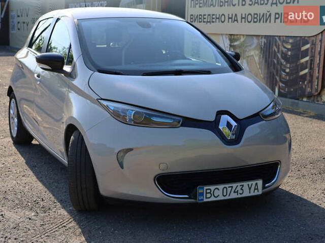 Серый Рено Зое, объемом двигателя 0 л и пробегом 52 тыс. км за 8200 $, фото 2 на Automoto.ua