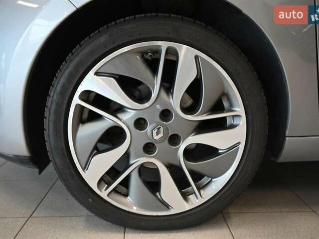 Серый Рено Зое, объемом двигателя 0 л и пробегом 97 тыс. км за 4570 $, фото 8 на Automoto.ua