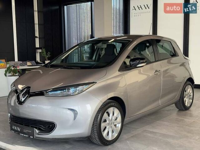 Серый Рено Зое, объемом двигателя 0 л и пробегом 61 тыс. км за 7300 $, фото 7 на Automoto.ua