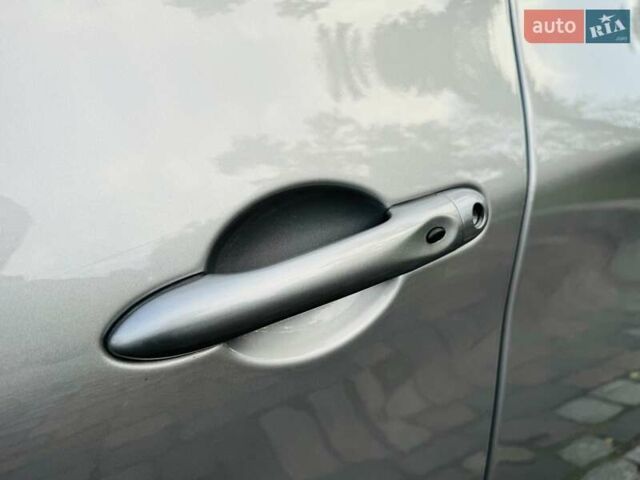 Серый Рено Зое, объемом двигателя 0 л и пробегом 85 тыс. км за 8444 $, фото 17 на Automoto.ua