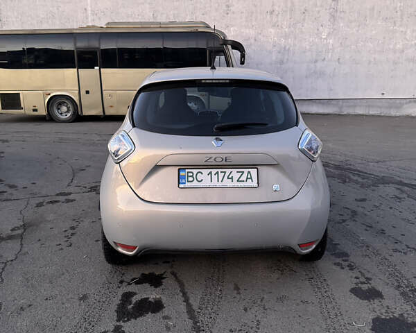 Серый Рено Зое, объемом двигателя 0 л и пробегом 84 тыс. км за 7200 $, фото 1 на Automoto.ua