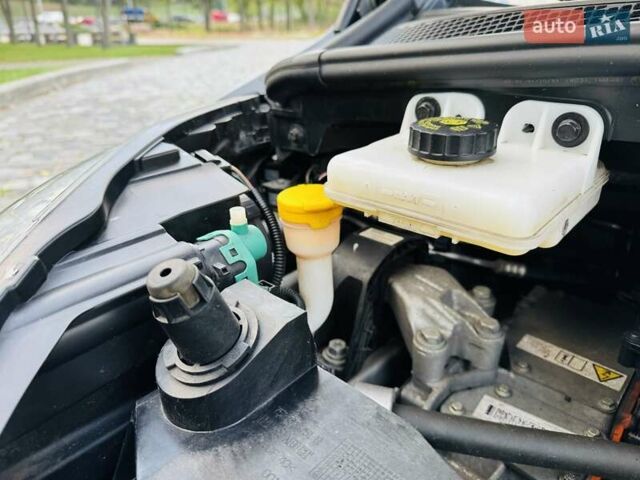 Серый Рено Зое, объемом двигателя 0 л и пробегом 85 тыс. км за 8444 $, фото 127 на Automoto.ua