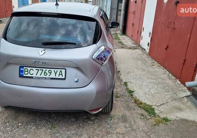 Серый Рено Зое, объемом двигателя 0 л и пробегом 83 тыс. км за 9000 $, фото 2 на Automoto.ua