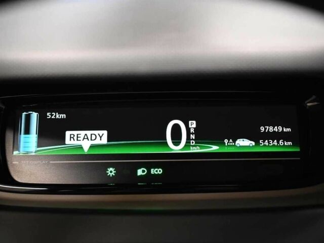 Серый Рено Зое, объемом двигателя 0 л и пробегом 97 тыс. км за 5700 $, фото 15 на Automoto.ua