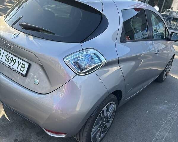 Серый Рено Зое, объемом двигателя 0 л и пробегом 160 тыс. км за 7900 $, фото 2 на Automoto.ua