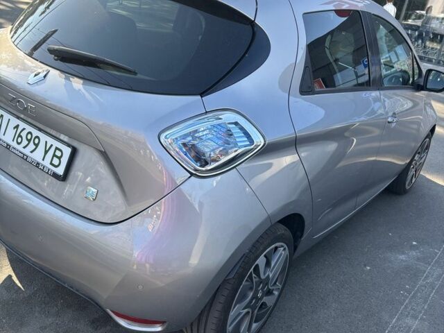 Серый Рено Зое, объемом двигателя 0 л и пробегом 160 тыс. км за 7900 $, фото 3 на Automoto.ua