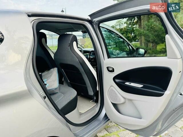 Серый Рено Зое, объемом двигателя 0 л и пробегом 85 тыс. км за 8444 $, фото 100 на Automoto.ua
