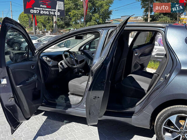 Серый Рено Зое, объемом двигателя 0 л и пробегом 127 тыс. км за 8900 $, фото 4 на Automoto.ua