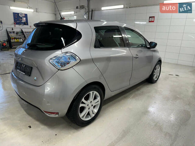 Серый Рено Зое, объемом двигателя 0 л и пробегом 47 тыс. км за 4450 $, фото 10 на Automoto.ua
