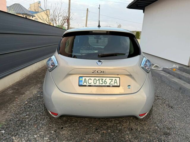 Серый Рено Зое, объемом двигателя 0 л и пробегом 80 тыс. км за 7500 $, фото 5 на Automoto.ua