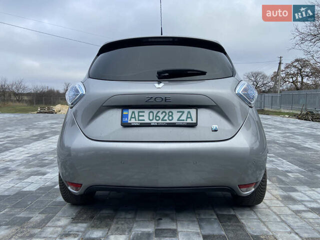 Серый Рено Зое, объемом двигателя 0 л и пробегом 155 тыс. км за 8100 $, фото 8 на Automoto.ua