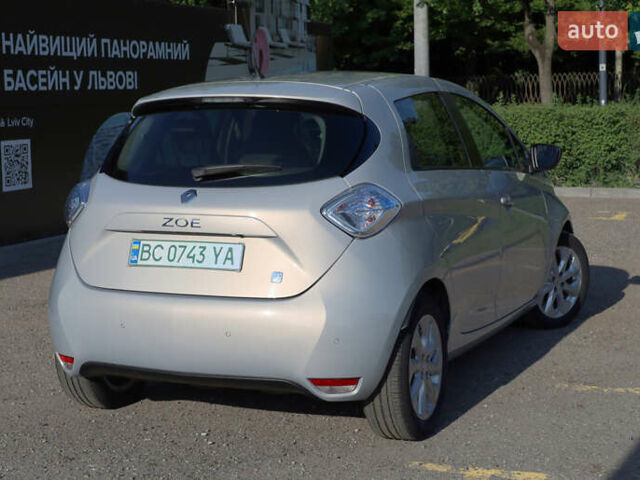 Серый Рено Зое, объемом двигателя 0 л и пробегом 52 тыс. км за 8200 $, фото 7 на Automoto.ua