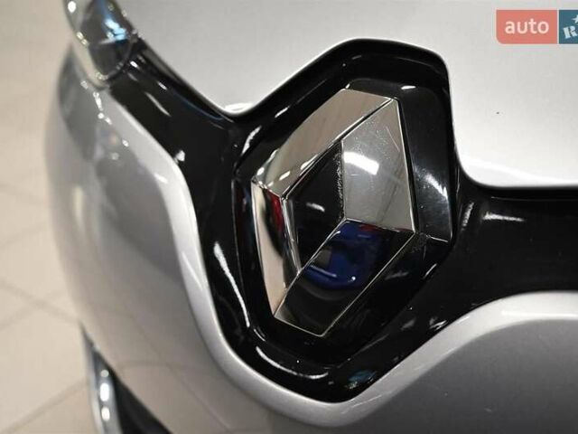 Серый Рено Зое, объемом двигателя 0 л и пробегом 97 тыс. км за 4570 $, фото 10 на Automoto.ua