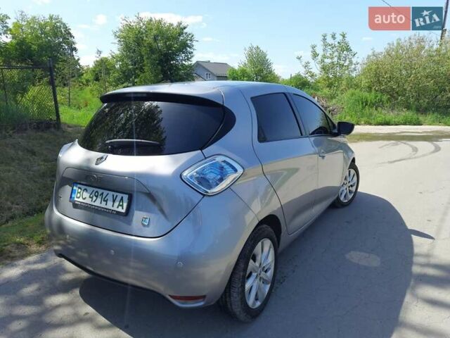 Серый Рено Зое, объемом двигателя 0 л и пробегом 96 тыс. км за 7700 $, фото 24 на Automoto.ua