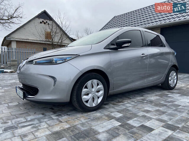 Серый Рено Зое, объемом двигателя 0 л и пробегом 155 тыс. км за 8100 $, фото 4 на Automoto.ua
