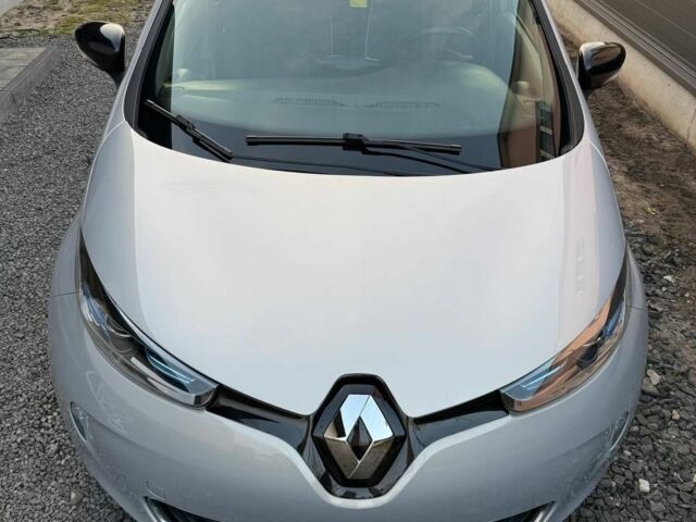 Серый Рено Зое, объемом двигателя 0 л и пробегом 80 тыс. км за 7500 $, фото 3 на Automoto.ua