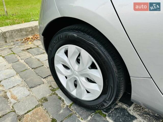 Серый Рено Зое, объемом двигателя 0 л и пробегом 85 тыс. км за 8444 $, фото 35 на Automoto.ua