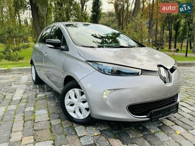 Серый Рено Зое, объемом двигателя 0 л и пробегом 85 тыс. км за 8444 $, фото 24 на Automoto.ua