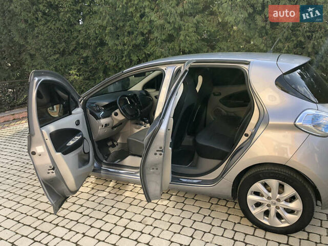 Сірий Рено Зое, об'ємом двигуна 0 л та пробігом 89 тис. км за 10000 $, фото 9 на Automoto.ua