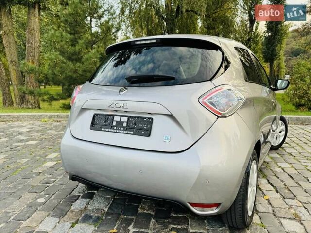 Серый Рено Зое, объемом двигателя 0 л и пробегом 85 тыс. км за 8444 $, фото 42 на Automoto.ua