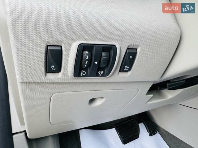 Серый Рено Зое, объемом двигателя 0 л и пробегом 85 тыс. км за 8444 $, фото 72 на Automoto.ua