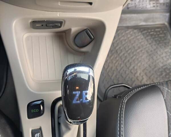 Сірий Рено Зое, об'ємом двигуна 0 л та пробігом 72 тис. км за 8000 $, фото 23 на Automoto.ua
