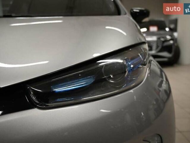 Серый Рено Зое, объемом двигателя 0 л и пробегом 97 тыс. км за 4570 $, фото 1 на Automoto.ua