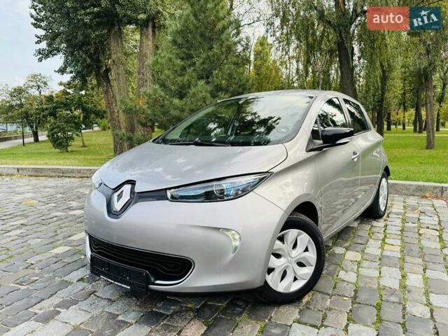 Серый Рено Зое, объемом двигателя 0 л и пробегом 85 тыс. км за 8444 $, фото 2 на Automoto.ua