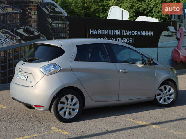 Серый Рено Зое, объемом двигателя 0 л и пробегом 52 тыс. км за 8200 $, фото 6 на Automoto.ua
