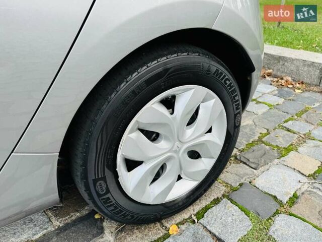 Серый Рено Зое, объемом двигателя 0 л и пробегом 85 тыс. км за 8444 $, фото 19 на Automoto.ua