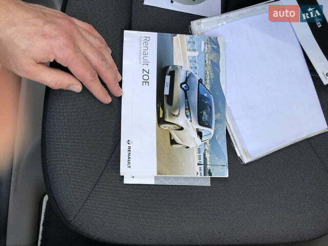 Сірий Рено Зое, об'ємом двигуна 0 л та пробігом 89 тис. км за 10000 $, фото 32 на Automoto.ua