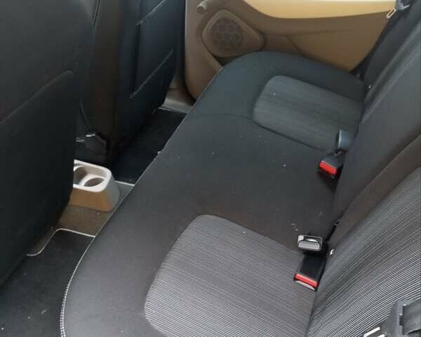 Серый Рено Зое, объемом двигателя 0 л и пробегом 44 тыс. км за 6500 $, фото 8 на Automoto.ua