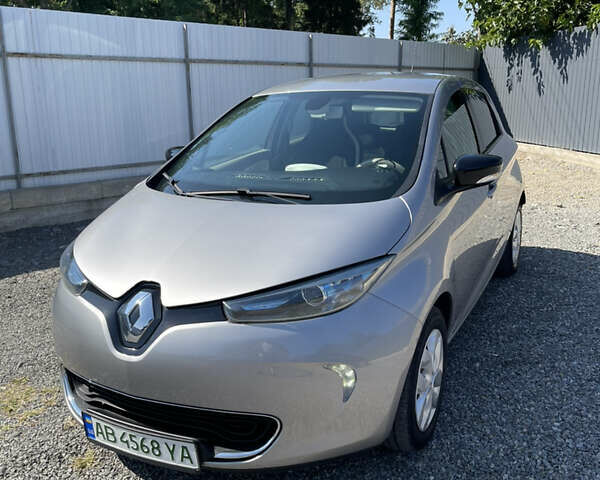 Серый Рено Зое, объемом двигателя 0 л и пробегом 140 тыс. км за 6700 $, фото 2 на Automoto.ua